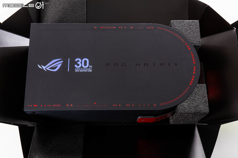 ROG Matrix Platinum GeForce RTX 5090 顯示卡開箱實測 集 30 周年經驗大成的頂級遊戲效能輸出者