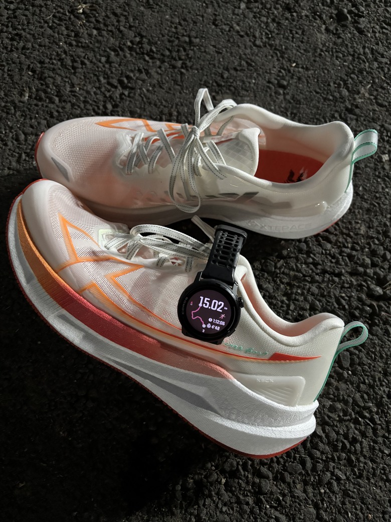 《跑鞋開箱》從耐磨跑鞋，到成熟的綜訓鞋，特步xtep「兩千公里 5.0」進化實測！