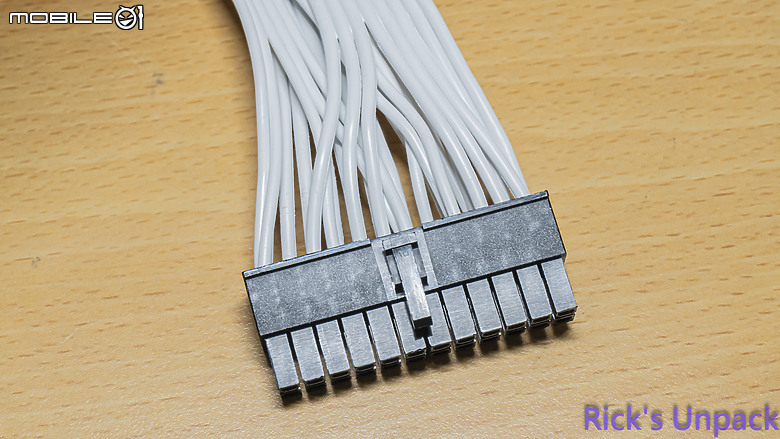 【開箱】白色側出電源 | CORSAIR RM1000x SHIFT WHITE