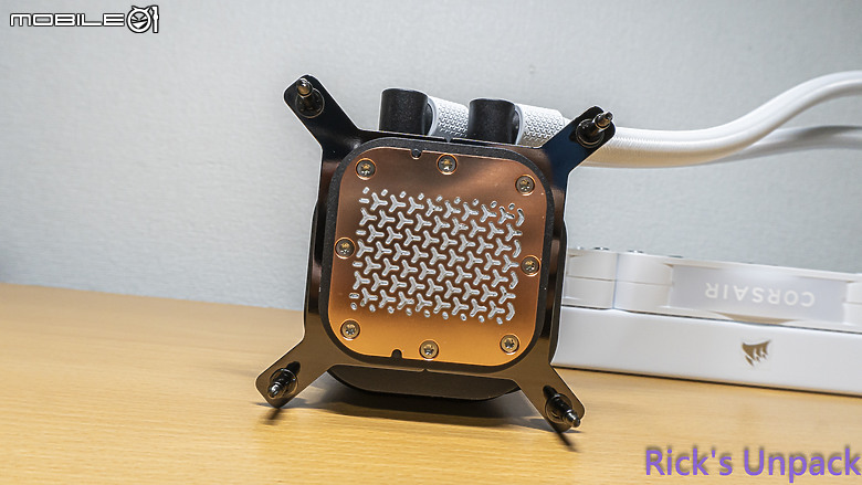 【開箱】泰坦潔白水冷 | CORSAIR iCUE LiNK TITAN 360 RX RGB WHITE