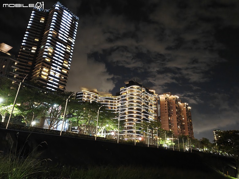 realme GT 8 Pro 體驗｜理光 GR 靈魂上身，全能旗艦闖出新路！