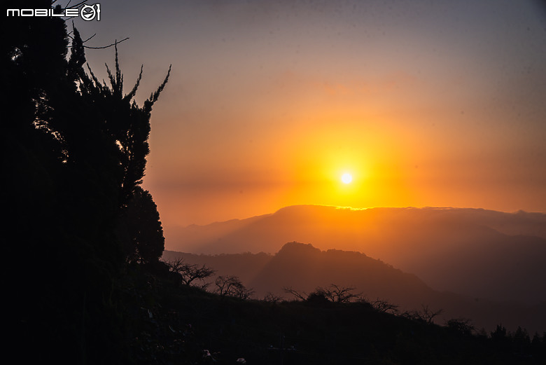 駕著Mercedes-Benz G 450 d來趟露營體驗，在城市與山林間恣意轉換的生活態度！