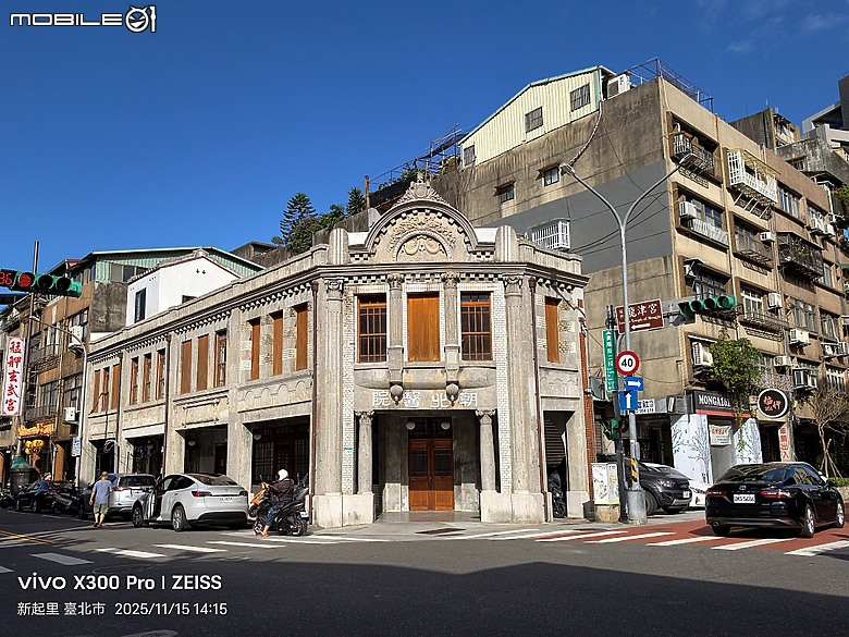 艋舺祖師廟、艋舺青山宮、萬華區史展示中心、艋舺謝宅、朝北醫院、青山宮、青雲閣、華西街夜市 — 臺北市區小旅行之艋舺老市街散步