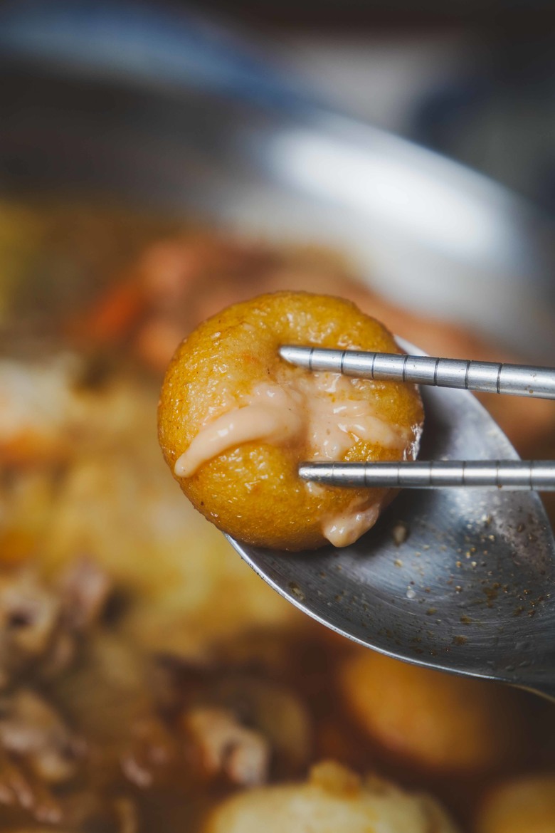 【台南酸白菜火鍋推薦】隱藏版麻辣酸白菜火鍋｜老師傅純手工酸白菜 ｜純手工酸白菜 × 手炒麻辣底｜東北酸白菜火鍋 安平店