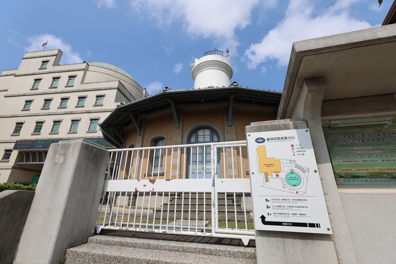 帶著R8的旅行 鷲嶺食肆 原台南測候所 吳園藝文中心 臺南知事官邸 億載金城