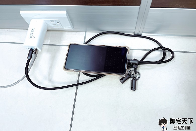 開箱｜TOUGHER 編織掛繩急速充電線 - 二合一設計，是手機掛繩也是 USB-C 充電線之作！