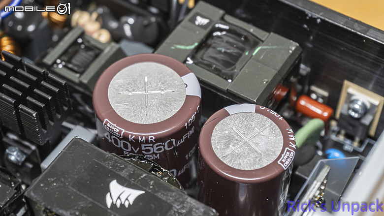 【開箱】白色側出電源 | CORSAIR RM1000x SHIFT WHITE