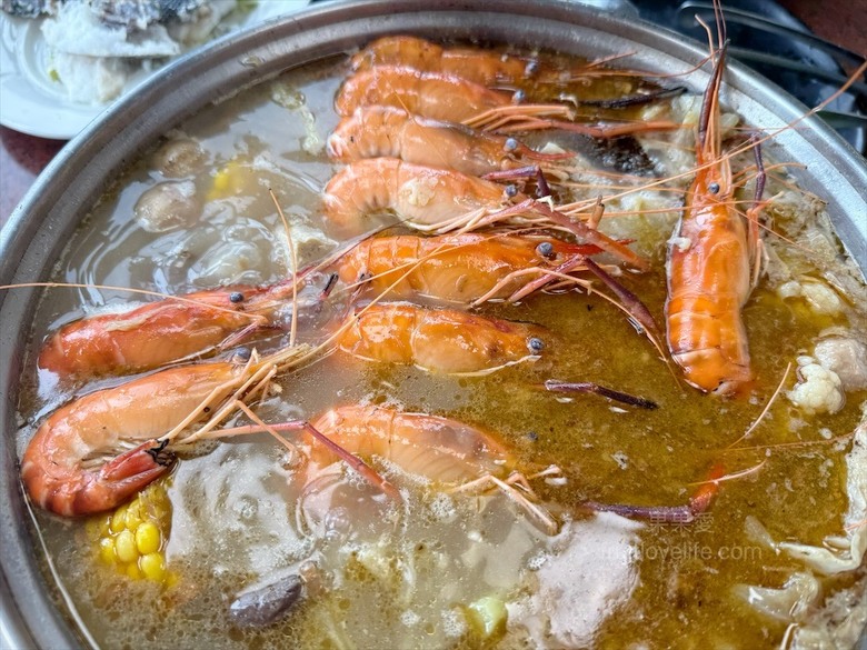 南投薑母鴨推薦，薑母鴨、胡椒全鴨還可以一鍋兩吃，山泉水養殖吳郭魚、現撈泰國蝦，埔里在地美食