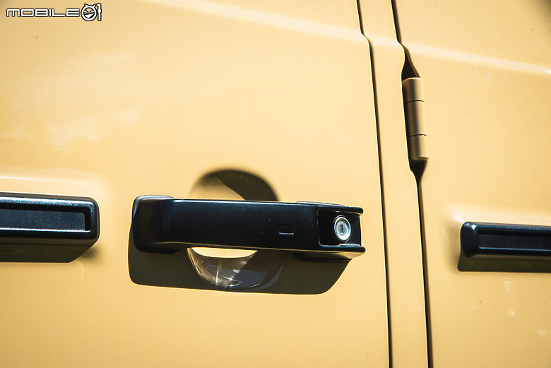 駕著Mercedes-Benz G 450 d來趟露營體驗，在城市與山林間恣意轉換的生活態度！