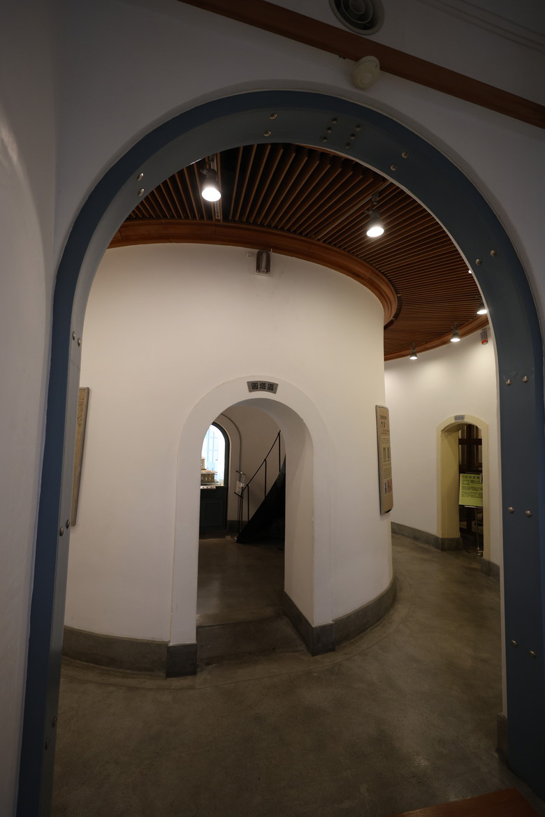 帶著R8的旅行 鷲嶺食肆 原台南測候所 吳園藝文中心 臺南知事官邸 億載金城