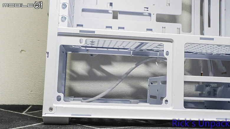 【開箱】與音響絕配的機殼 | LIAN LI LANCOOL 217 INF WHITE