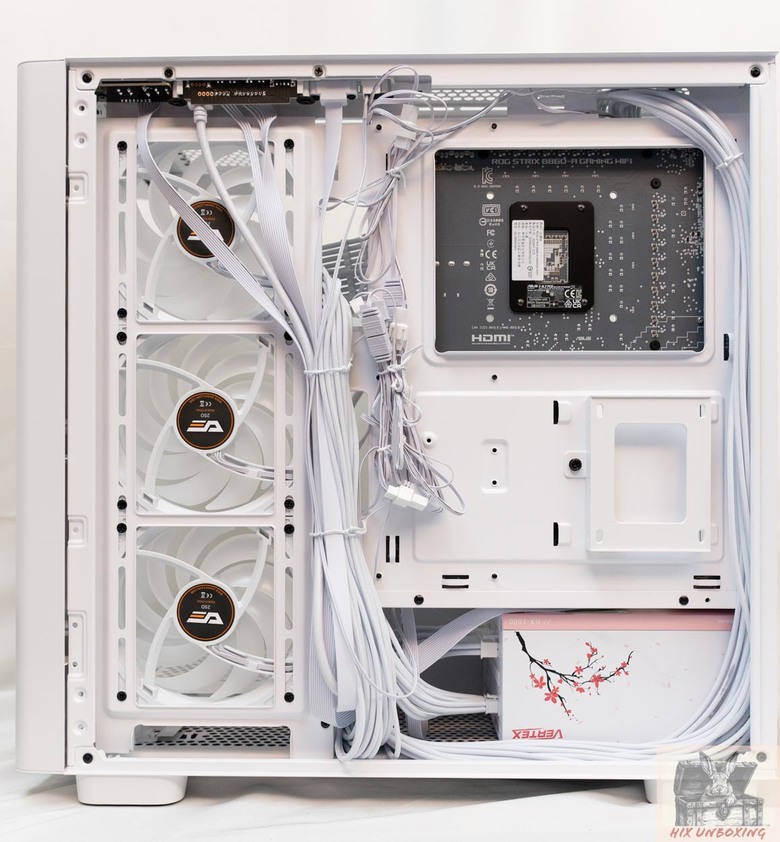 點我看大圖 全曲玻璃,全景感受 darkFlash大飛DS900G