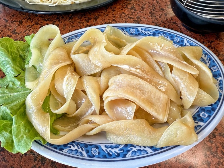 南投薑母鴨推薦，薑母鴨、胡椒全鴨還可以一鍋兩吃，山泉水養殖吳郭魚、現撈泰國蝦，埔里在地美食