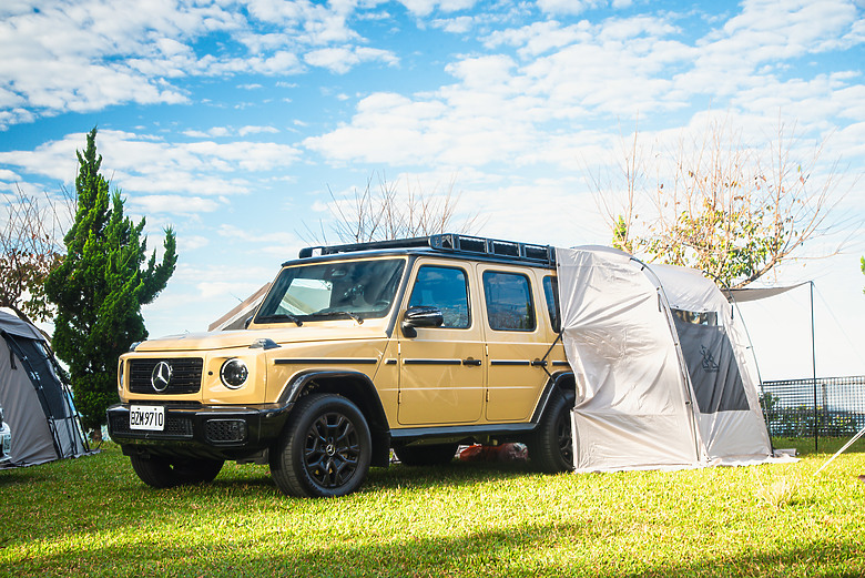 駕著Mercedes-Benz G 450 d來趟露營體驗，在城市與山林間恣意轉換的生活態度！