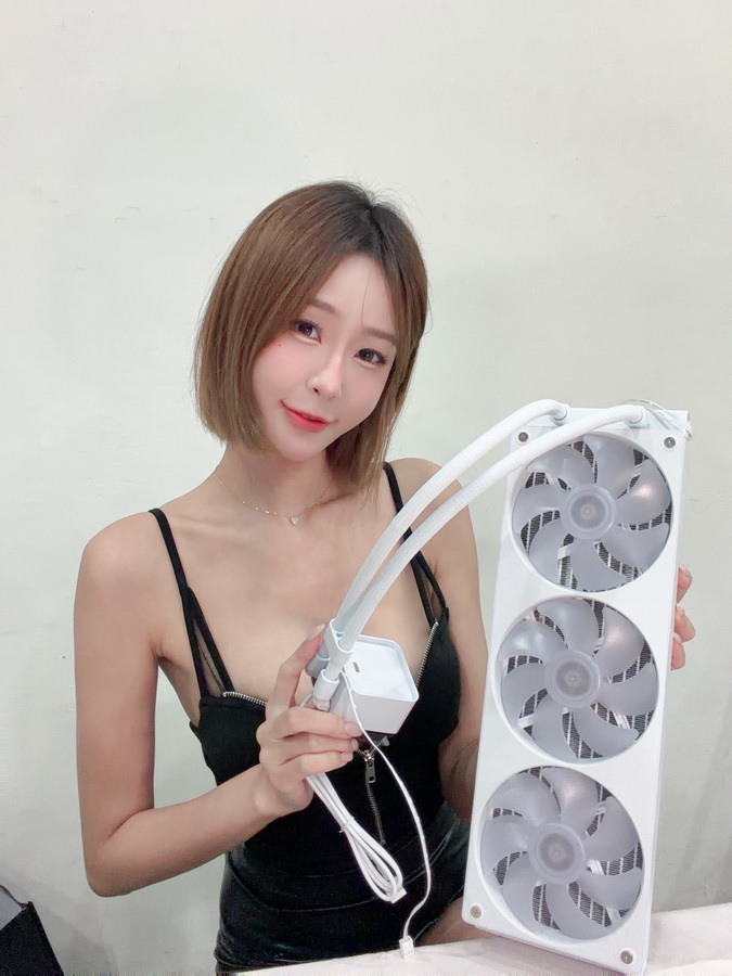 COUGAR POSEIDON VISTEK PRO ARGB 360 白色 - 自定義大螢幕 一體式水冷
