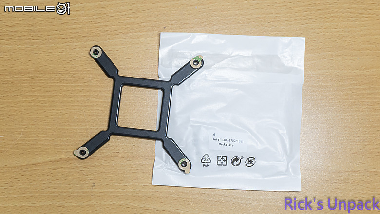 【開箱】泰坦潔白水冷 | CORSAIR iCUE LiNK TITAN 360 RX RGB WHITE