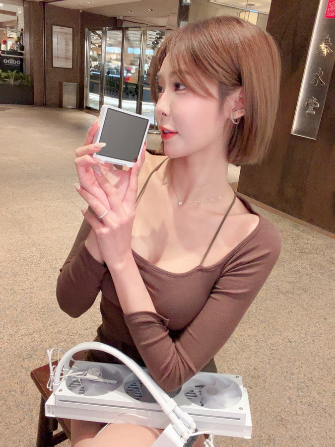 COUGAR POSEIDON VISTEK PRO ARGB 360 白色 - 自定義大螢幕 一體式水冷
