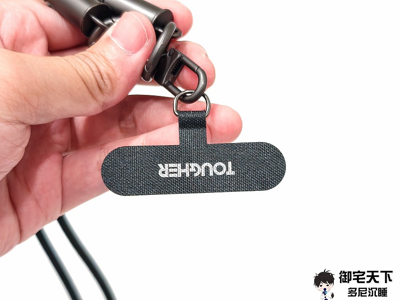 開箱｜TOUGHER 編織掛繩急速充電線 - 二合一設計，是手機掛繩也是 USB-C 充電線之作！