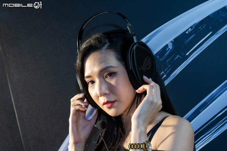 【CES2026】ROG 推出新款電競周邊 Kithara 電競耳機／HE 系列電競鍵盤與 5K 電競螢幕都登場！