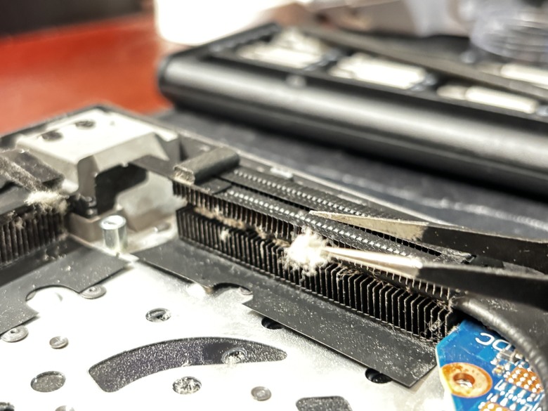 華碩 ROG Strix G16 更換液態金屬導熱及除塵保養