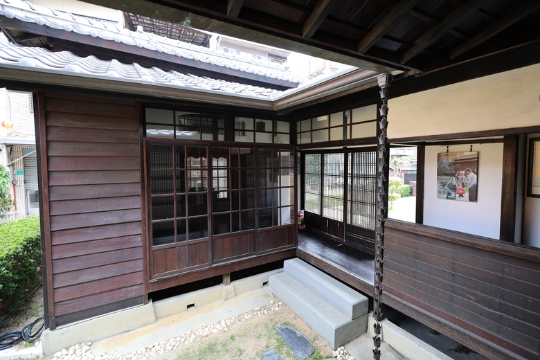 帶著R8的旅行 鷲嶺食肆 原台南測候所 吳園藝文中心 臺南知事官邸 億載金城