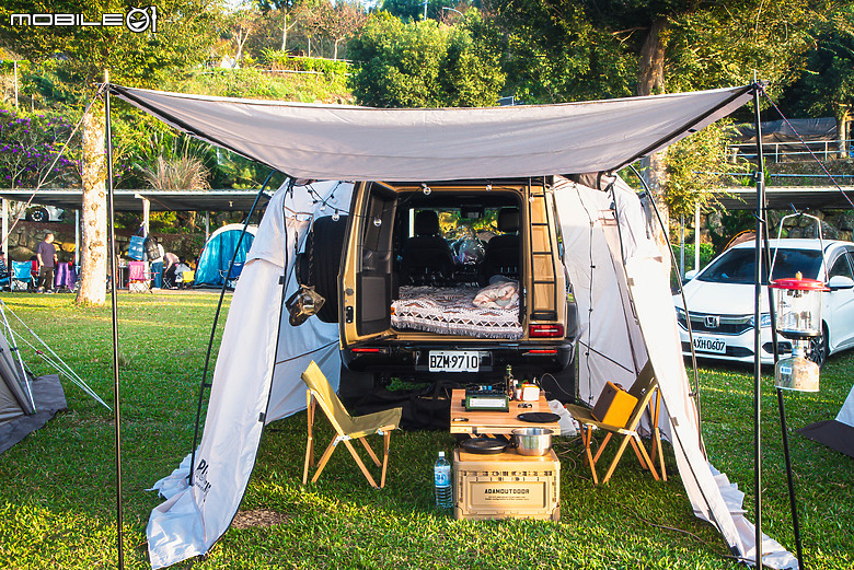 駕著Mercedes-Benz G 450 d來趟露營體驗，在城市與山林間恣意轉換的生活態度！