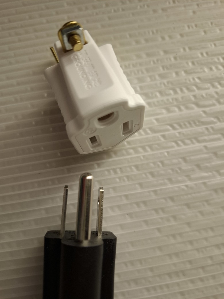 3接2插頭為什麼插不進去