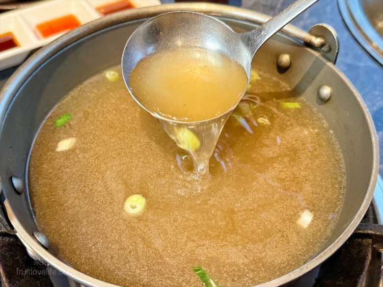 稻田美景燒肉店，套餐肉量十足，泰式沾醬超唰嘴又解膩