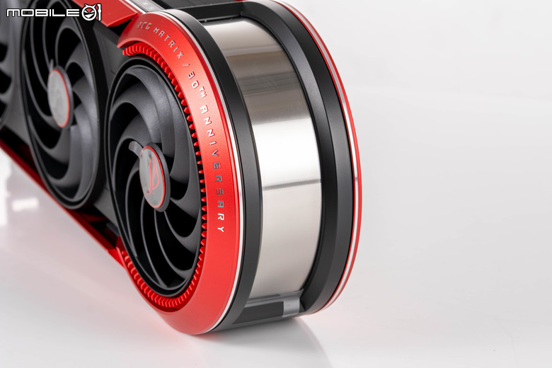 ROG Matrix Platinum GeForce RTX 5090 顯示卡開箱實測 集 30 周年經驗大成的頂級遊戲效能輸出者