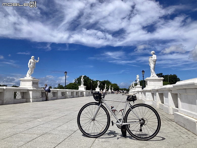 騎單車最後自行組裝鋼管公路車.
