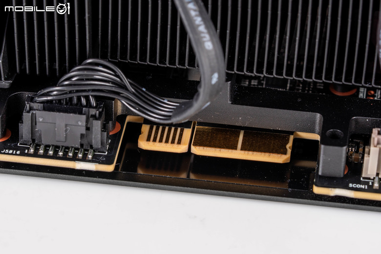 ROG Matrix Platinum GeForce RTX 5090 顯示卡開箱實測 集 30 周年經驗大成的頂級遊戲效能輸出者