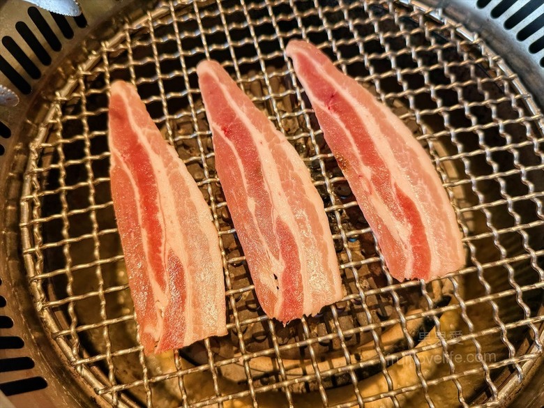 稻田美景燒肉店，套餐肉量十足，泰式沾醬超唰嘴又解膩