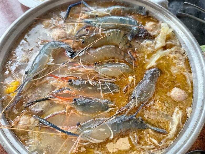 南投薑母鴨推薦，薑母鴨、胡椒全鴨還可以一鍋兩吃，山泉水養殖吳郭魚、現撈泰國蝦，埔里在地美食