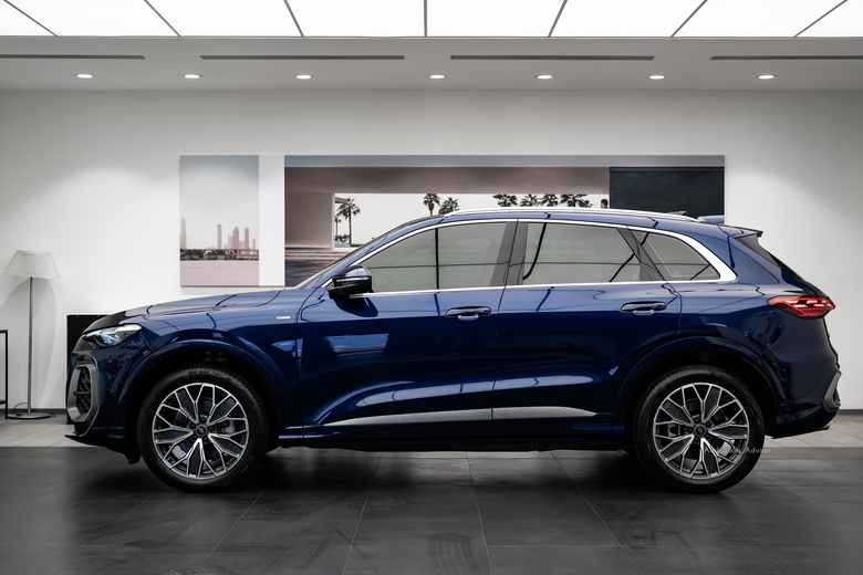 交車分享｜Audi Q5 TFSI quattro 150 kW S line｜金屬星際藍 Navarra Blue 2D