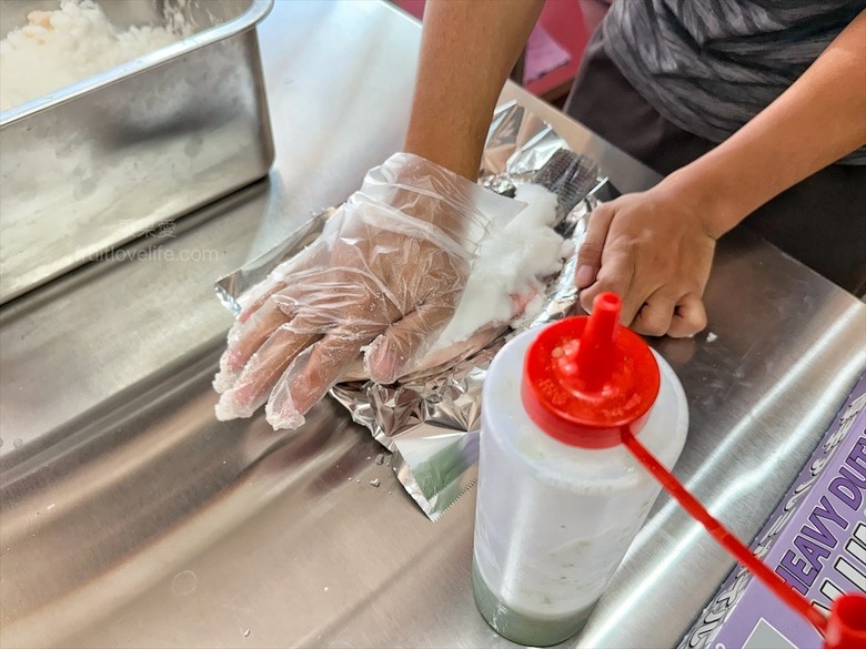 新鮮現烤魚，獨家蔥蒜醬汁、肉質Q嫩、味道鮮甜，外帶內用都好吃