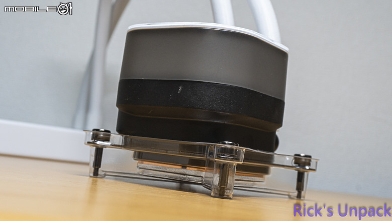 【開箱】泰坦潔白水冷 | CORSAIR iCUE LiNK TITAN 360 RX RGB WHITE