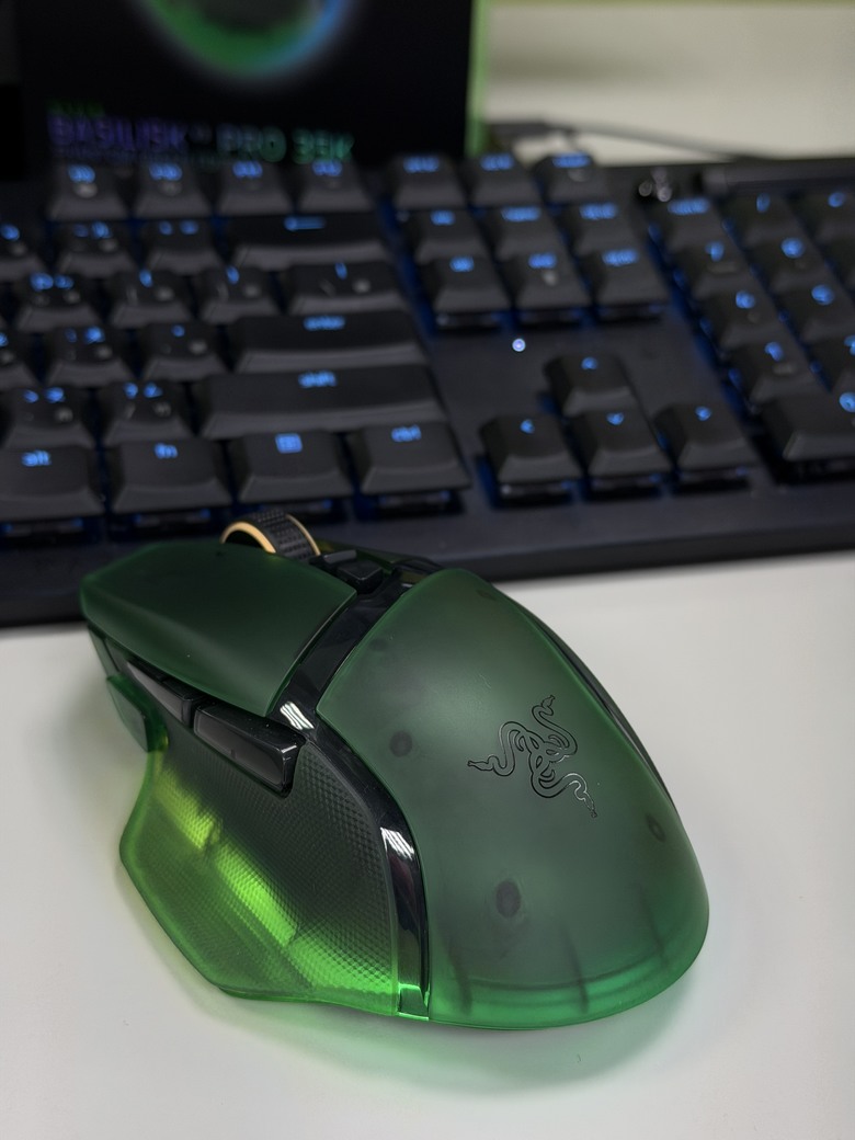【開箱】Razer Phantom Green - Basilisk V3 Pro 35K滑鼠｜Y2K電競 重回2000年的夢
