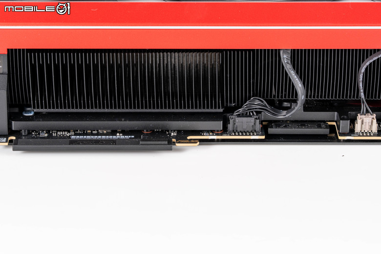 ROG Matrix Platinum GeForce RTX 5090 顯示卡開箱實測 集 30 周年經驗大成的頂級遊戲效能輸出者