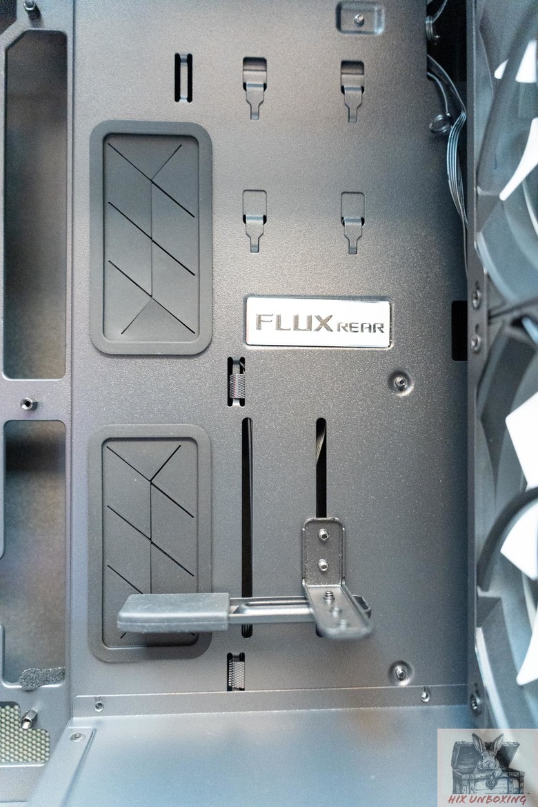 為散熱而生，ANTEC安鈦克FLUX REAR