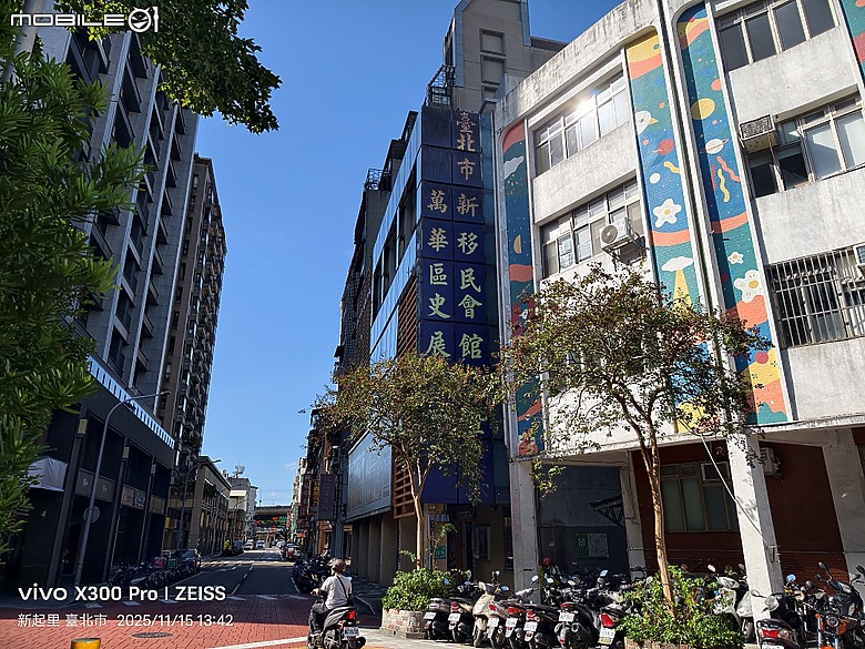 艋舺祖師廟、艋舺青山宮、萬華區史展示中心、艋舺謝宅、朝北醫院、青山宮、青雲閣、華西街夜市 — 臺北市區小旅行之艋舺老市街散步