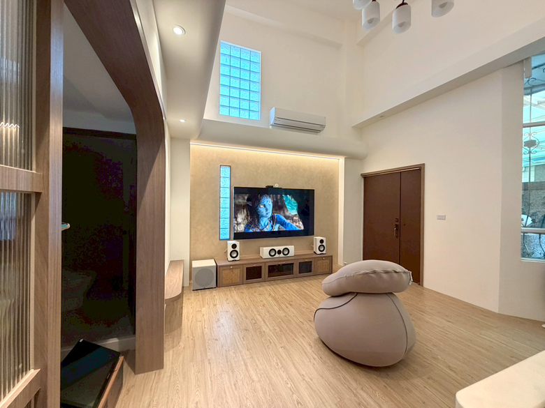 【案例分享】屏東 現代 LOFT 風格住宅-ELAC Carina 5.1家庭劇院 × Onkyo RZ-30 家庭劇院配置分享