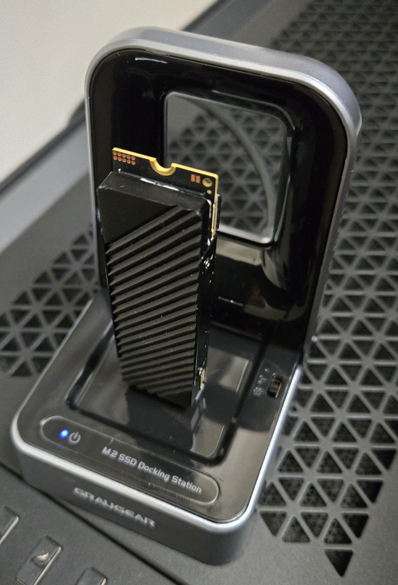 【開箱簡測】GRAUGEAR USB4.0 Type C M.2 NVMe 美型外接盒(Dock Station) 效能簡測 (圖多)