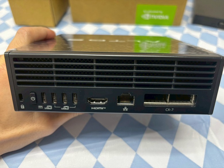 Acer AI超級電腦開箱：Altos GB10 F1