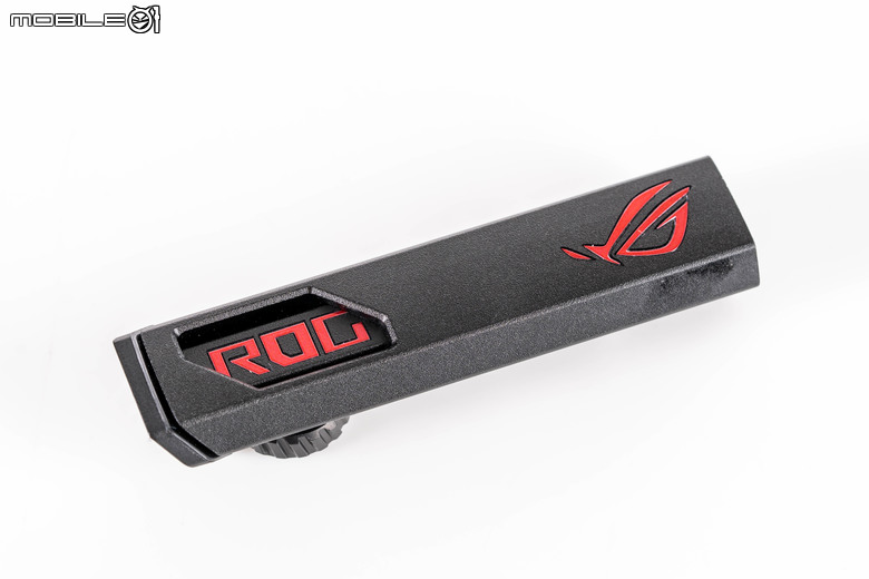 ROG Matrix Platinum GeForce RTX 5090 顯示卡開箱實測 集 30 周年經驗大成的頂級遊戲效能輸出者