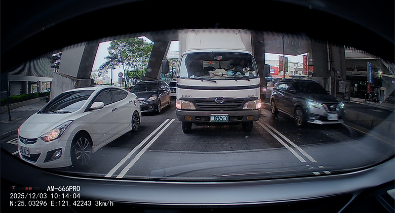 [開箱] 萬元內最強？AKEEYO AM666 Pro 4K+2K電子後視鏡實測