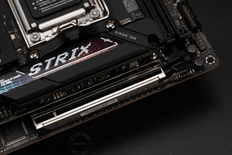 點我看大圖 ROG STRIX B850-I GAMING WIFI 主機板開箱 | 10+2+1 相 90A 供電、中高階旗艦迷你小板 Ft. 閃鱗 S300 ITX 機殼