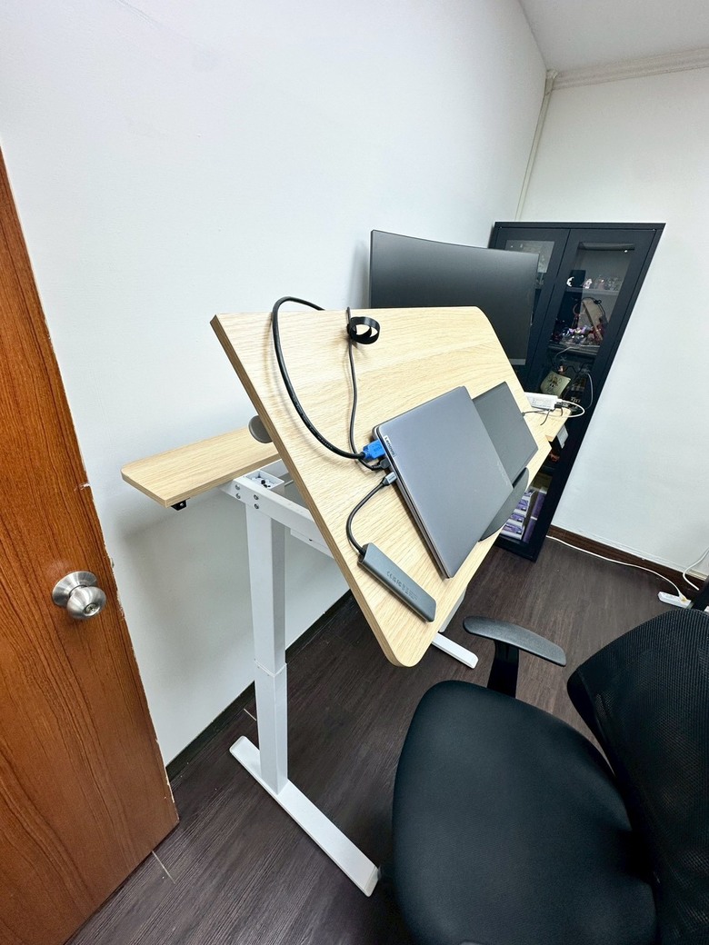 之前一直想在家打造一個能安心工作的角落