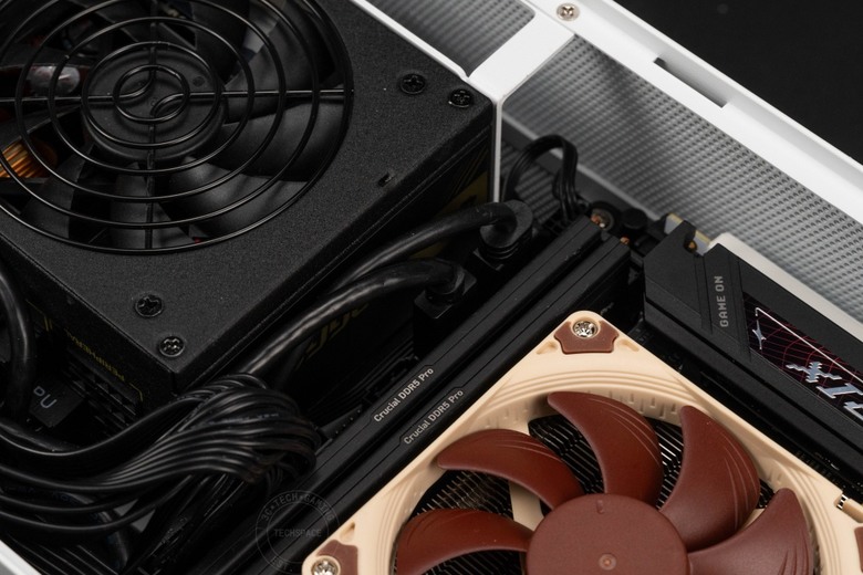 點我看大圖 ROG STRIX B850-I GAMING WIFI 主機板開箱 | 10+2+1 相 90A 供電、中高階旗艦迷你小板 Ft. 閃鱗 S300 ITX 機殼