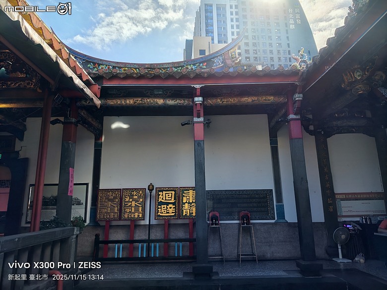 艋舺祖師廟、艋舺青山宮、萬華區史展示中心、艋舺謝宅、朝北醫院、青山宮、青雲閣、華西街夜市 — 臺北市區小旅行之艋舺老市街散步