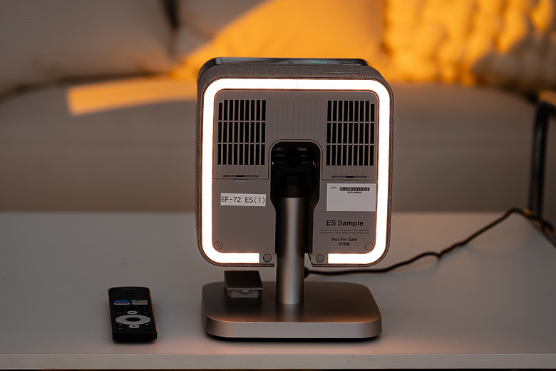 【評測】家裡最值得存在的那件科技傢俱：Epson EF-72 美學投影機